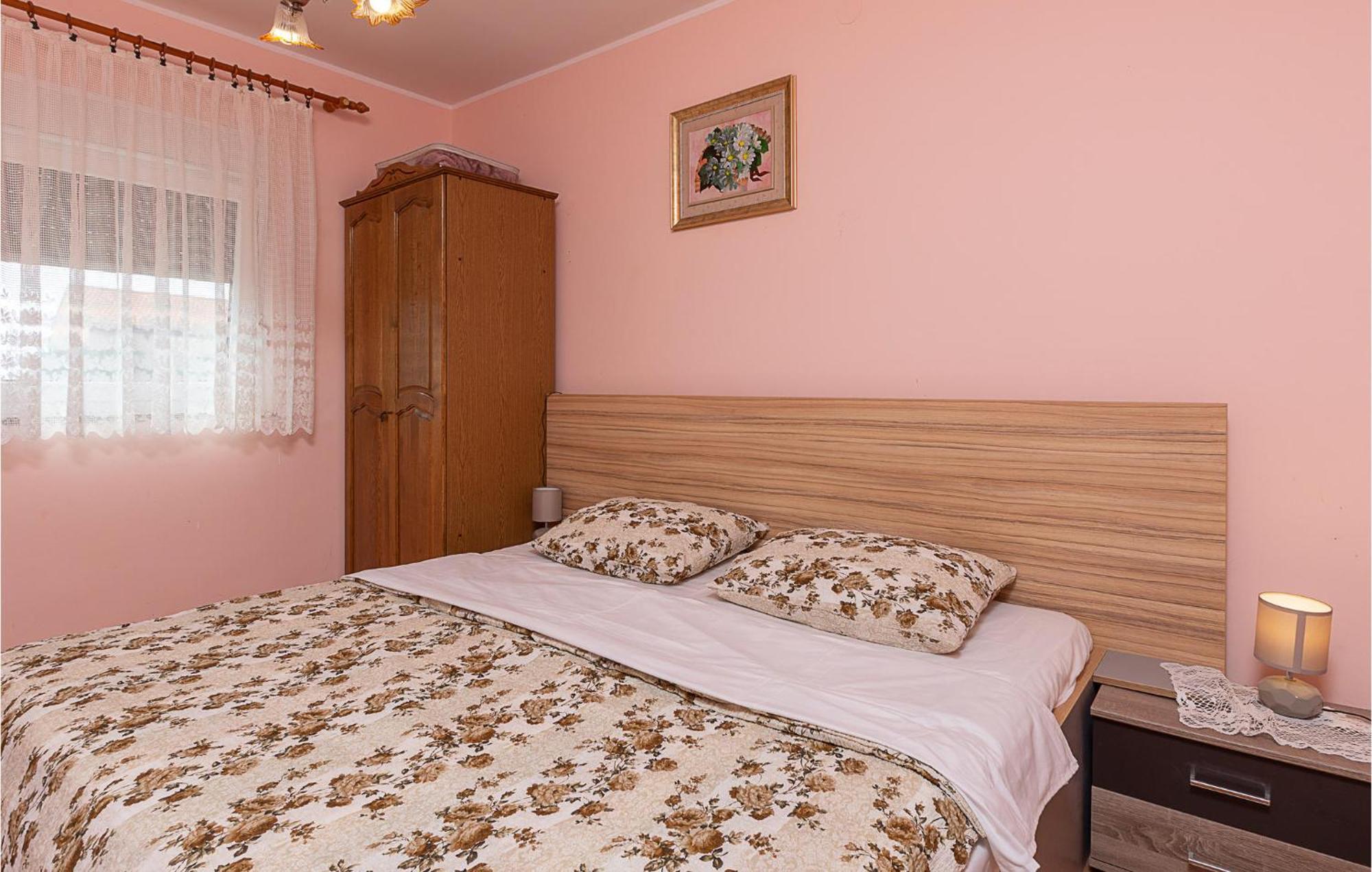 1 Bedroom Nice Apartment In Betiga Barbariga Exterior photo